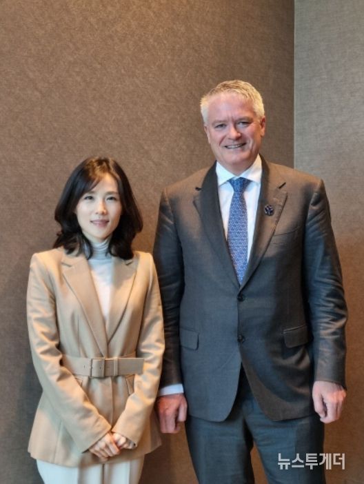 김진아 외교부 제2차관과 마티아스 콜먼(Mathias Cormann) 경제협력개발기구(OECD) 사무총장