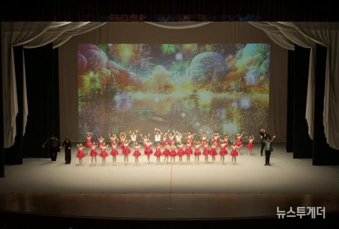 무용단 공연 사진