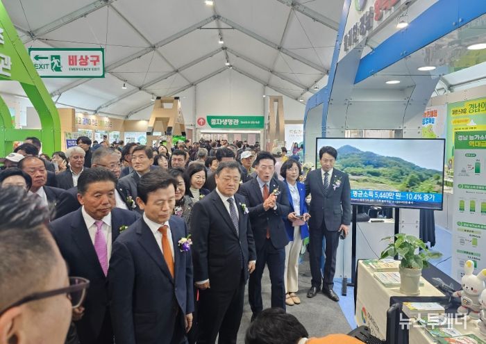 '2025 진주국제농식품박람회'에 참석한 박명균 행정부지사