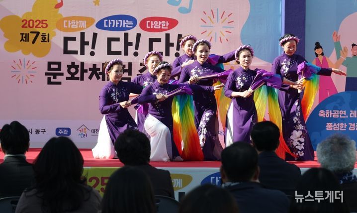 ‘다다다 문화체험 축제’에서 주민들이 다양한 체험 프로그램에 참여하고 있는 모습