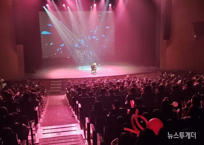 디스이즈 잇 공연 사진