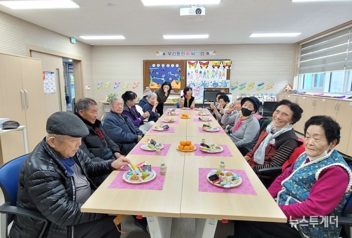 금산군치매안심센터 2025년 하반기 기억키움학교 참여자들