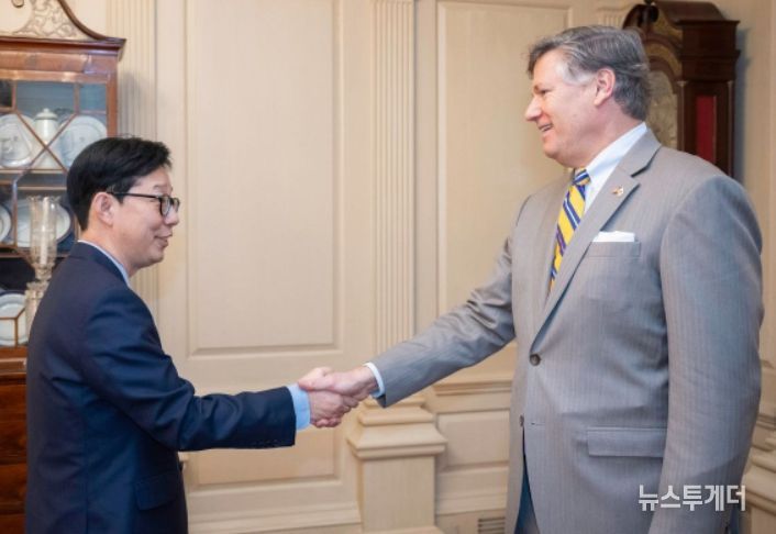 박윤주 외교부 제1차관과 크리스토퍼 랜다우(Christopher Landau) 국무부 부장관