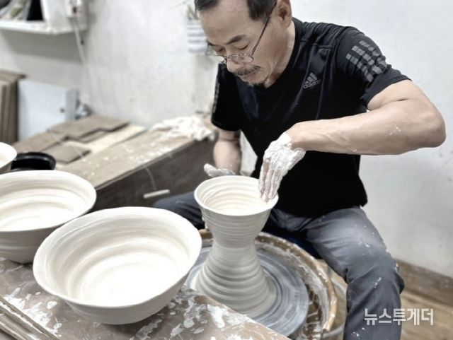 무주 공예공방 김상곤 작가, 도자공예 명장 선정
