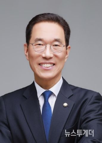 더불어민주당 김주영 국회의원(경기 김포시갑, 국회 기후에너지환경노동위원회 간사)