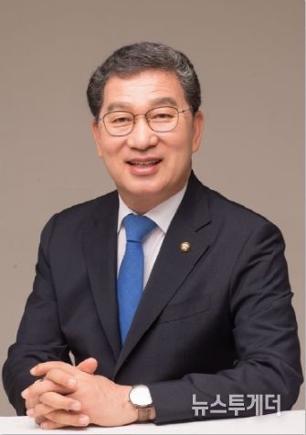 더불어민주당 신정훈 국회의원(전남 나주·화순, 국회 행정안전위원장)