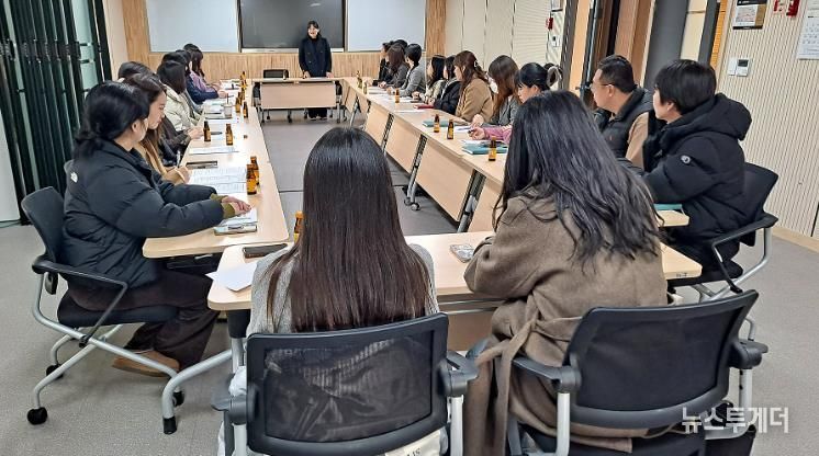 대전 대덕구가 오는 3월 27일 시행 예정인 의료·요양 통합돌봄 본사업을 앞두고 구·동 의료·요양 통합돌봄 업무 담당자를 대상으로 간담회를 진행하고 있다.