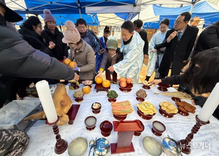 작년 문산당산제 음식 나눔 모습